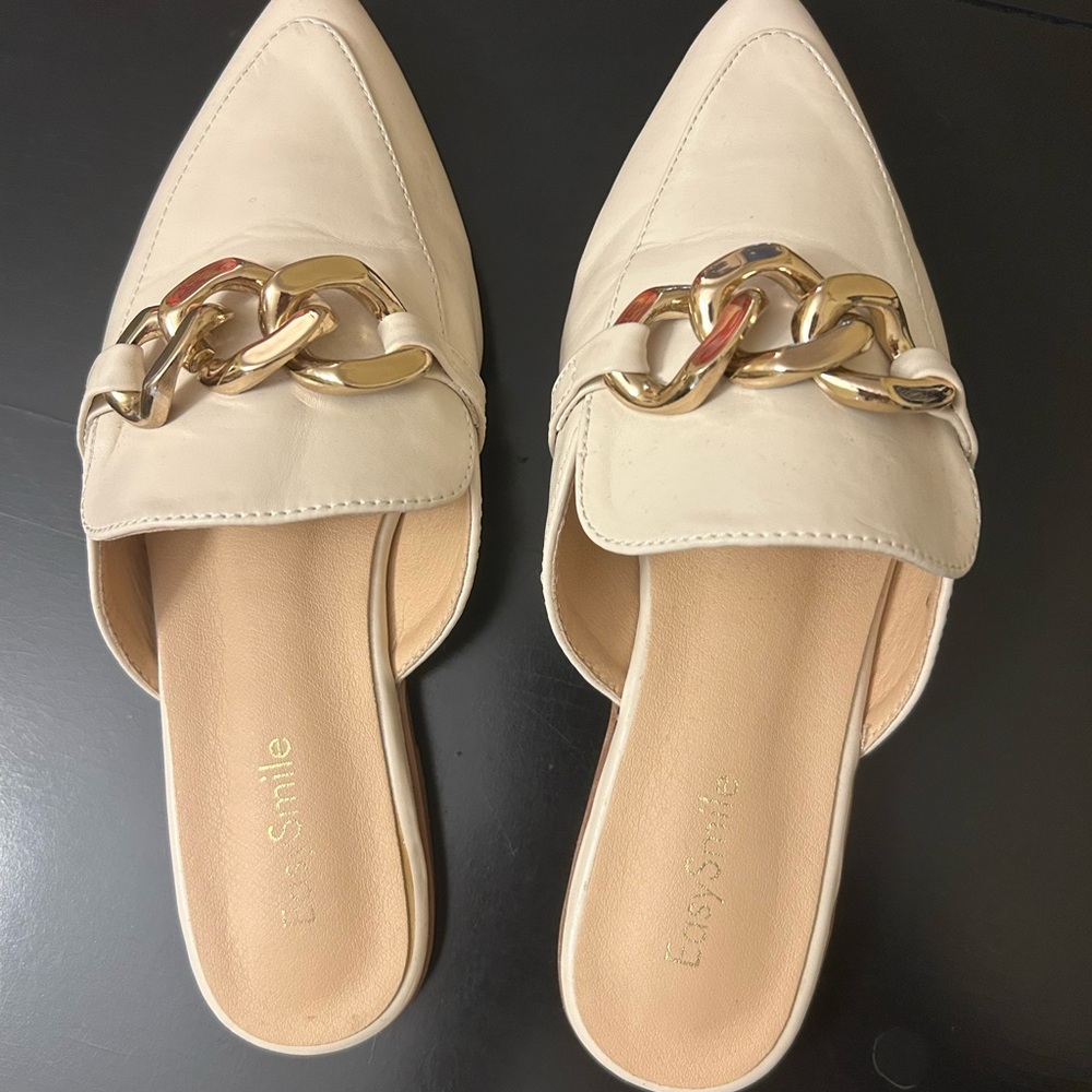 Easy Smile Cream Mules with Gold Chain